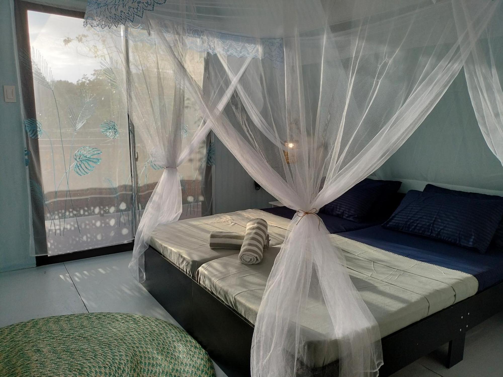 Riu Del Mar Hostel Dauis Eksteriør billede